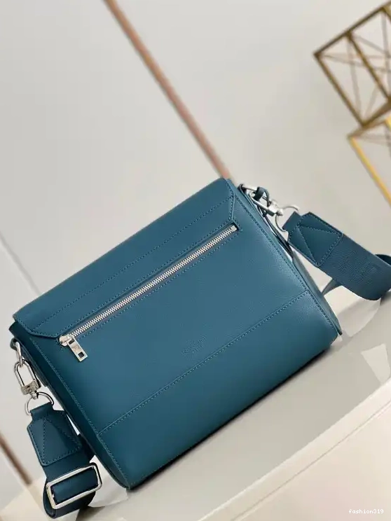 LOUIS VUITTON NEW MESSEAGE 0418